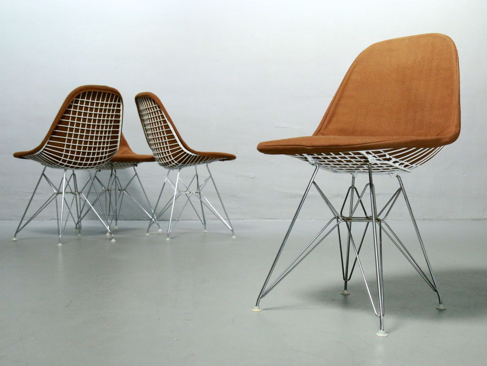 创意家具 - 坐具|餐椅|办公家具|设计师家具|伊姆斯金属线椅（舒适版）